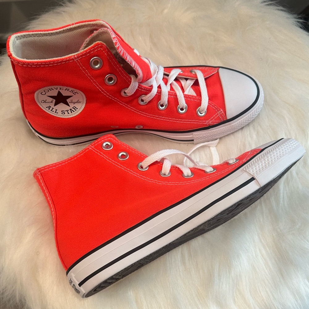 Chuck Taylor All Star High 'Bright
Crimson' - Picture 3 of 12